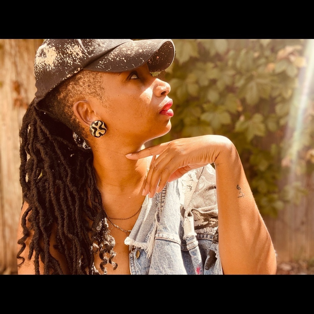 Black & gold vintage earrings